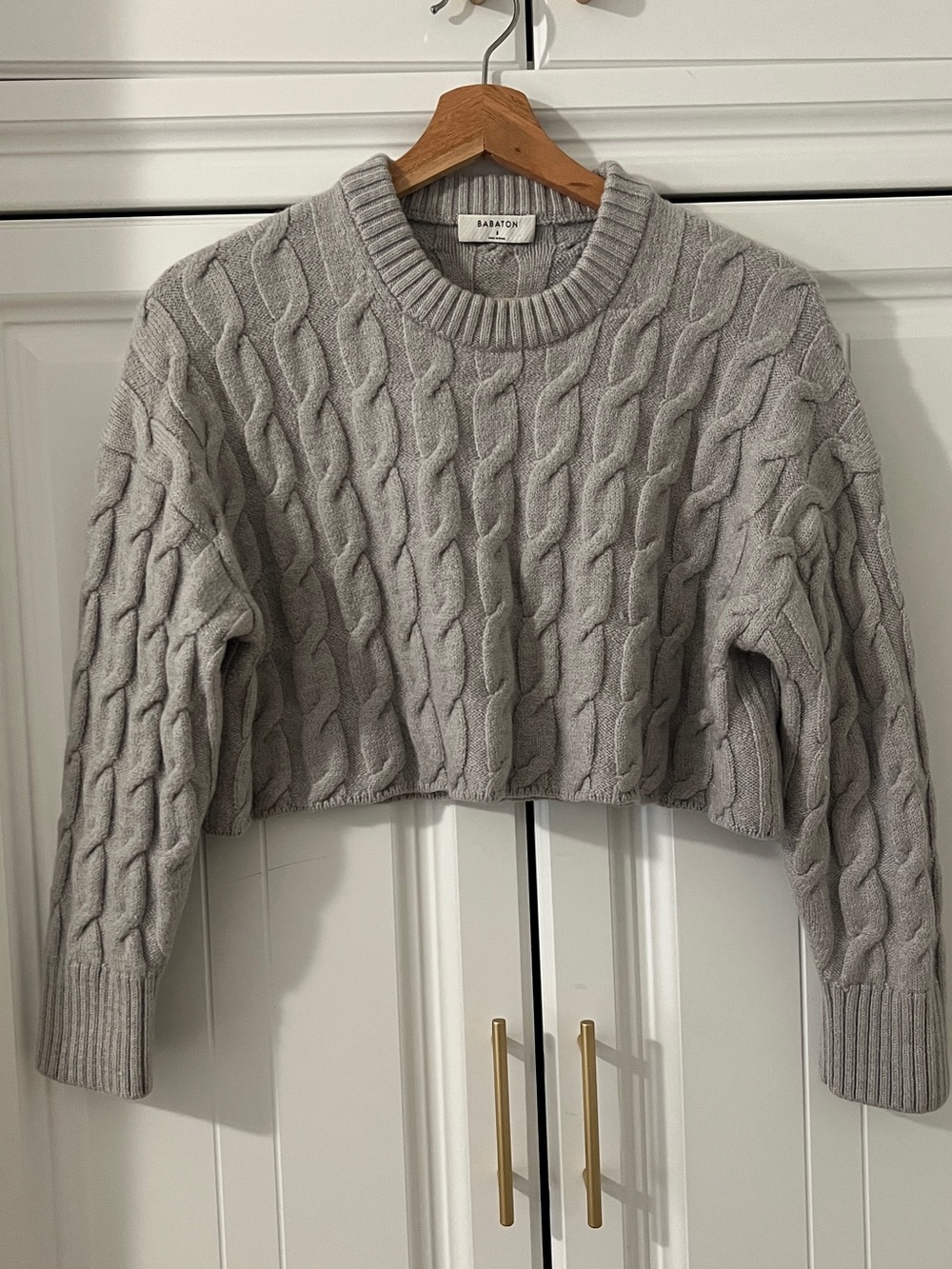 Babaton Light Gray Cable-Knit Cropped Crew Sweater